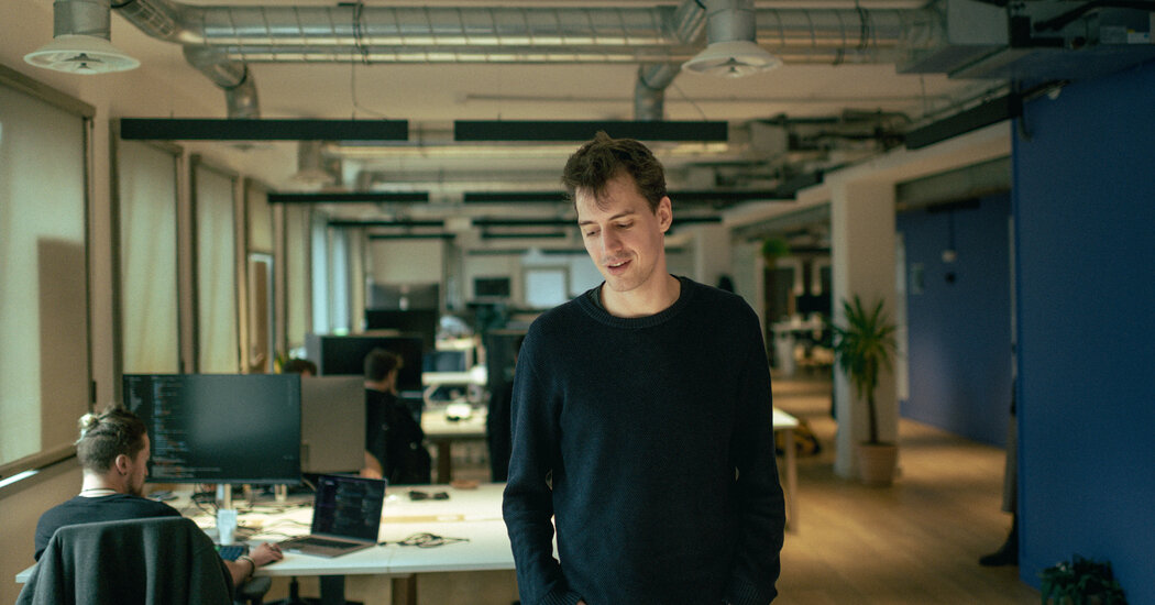 Η Mistral AI λανσάρισε μια νέα δωρεάν κατηγορία για προγραμματιστές με μοντέλα AI