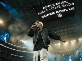 Ο JAŸ-Z θα παρουσιάσει το Apple Music Half-Time Show στο Super Bowl LXI στο SoFi Stadium