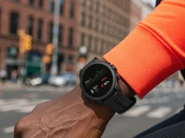Το Fitbit Edge συνδυάζει προηγμένους αισθητήρες για παρακολούθηση υγείας και fitness tracker